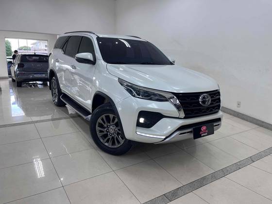 TOYOTA HILUX SW4 2.8 D-4D TURBO DIESEL SRX 4X4 AUTOMÁTICO